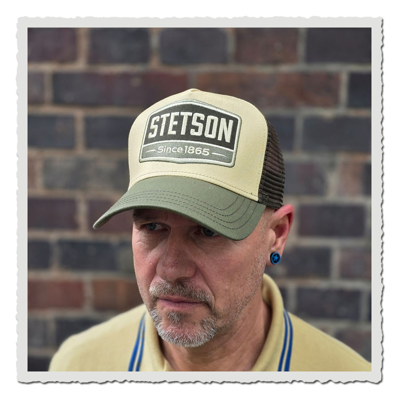 Stetson Trucker Cap Gasoline green 7751107 57 in Beige-Oliv mit Logo-Patch und Mesh-Rückseite
